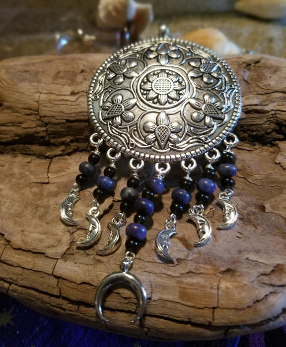 Medallion necklace