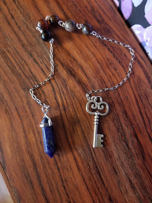 Sodalite pendulum with banded agate and key holder